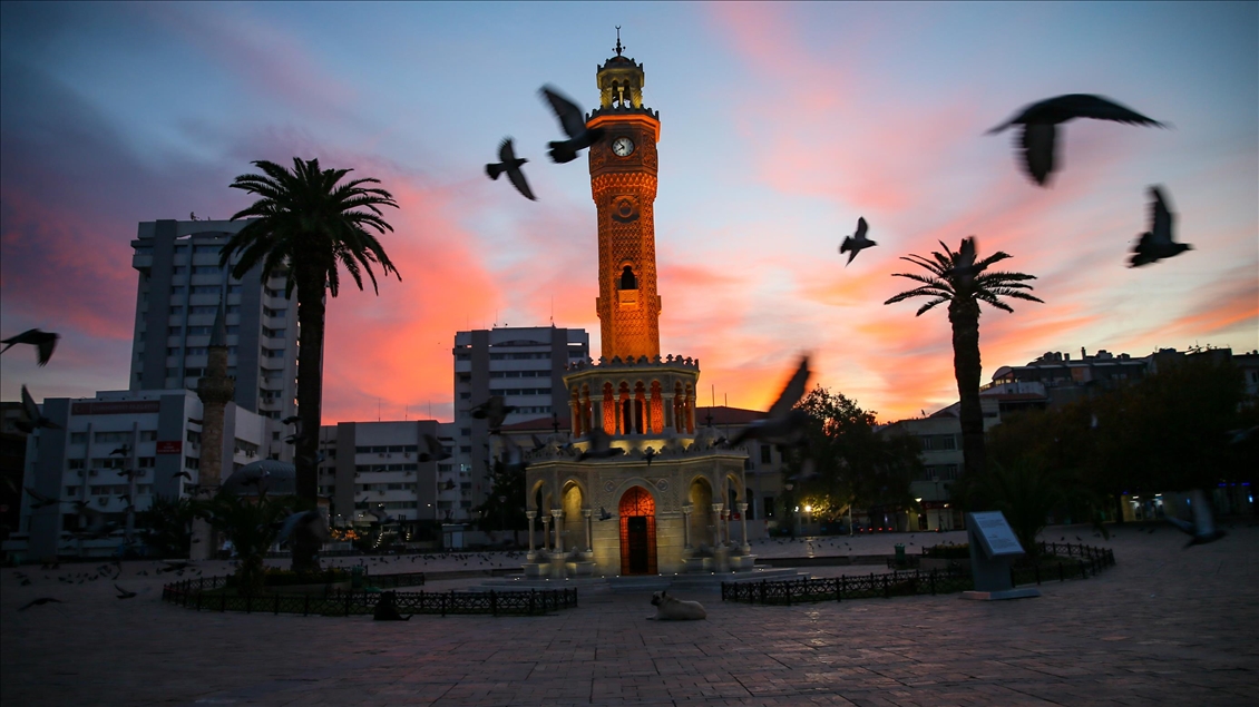İzmir'de Kovid-19 tedbirleri kapsamında uygulanan sokağa çıkma kısıtlaması
