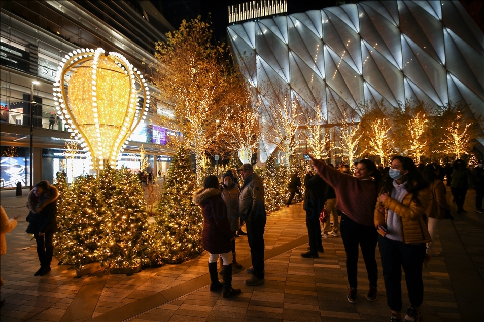 New York Noel öncesi renklendi