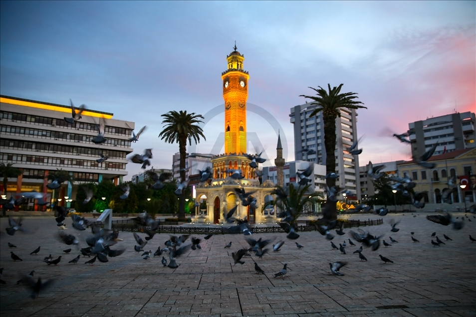 İzmir'de Kovid-19 tedbirleri kapsamında uygulanan sokağa çıkma kısıtlaması