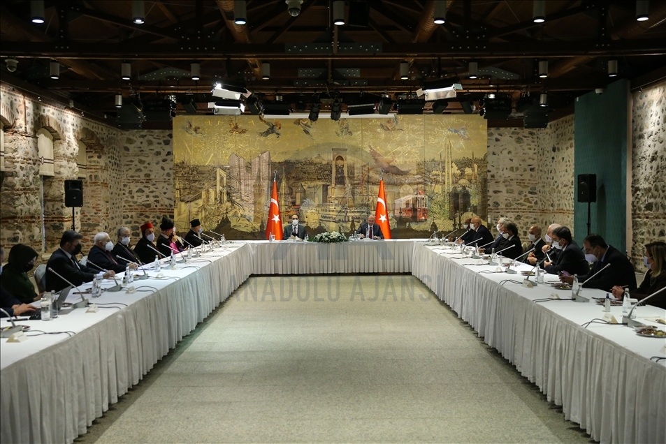Adalet Bakanı Gül ve Cumhurbaşkanlığı Sözcüsü Kalın, azınlık cemaatlerinin temsilcileriyle buluştu