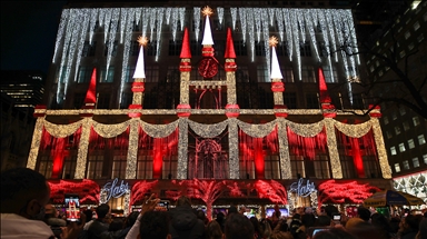 New York Noel öncesi renklendi