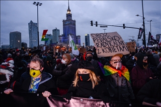 Protestas a favor del aborto continúan en Polonia