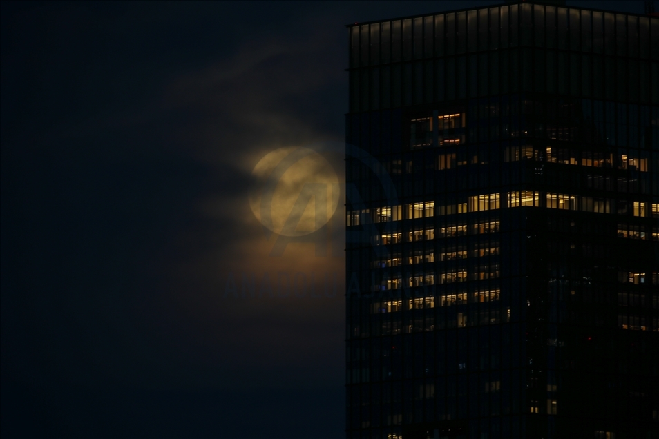 Bulan purnama di New York