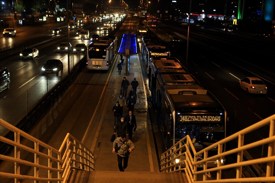 İstanbul'da sokağa çıkma kısıtlamasının ardından hayat normale döndü