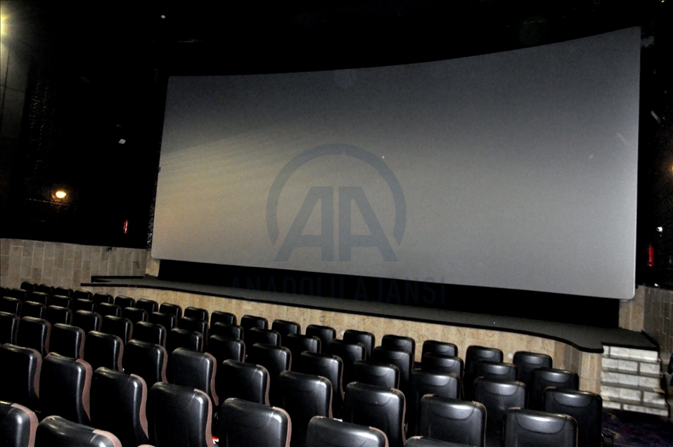 Kırgızistan'da salgın nedeniyle kapatılan sinema salonları yeniden açıldı