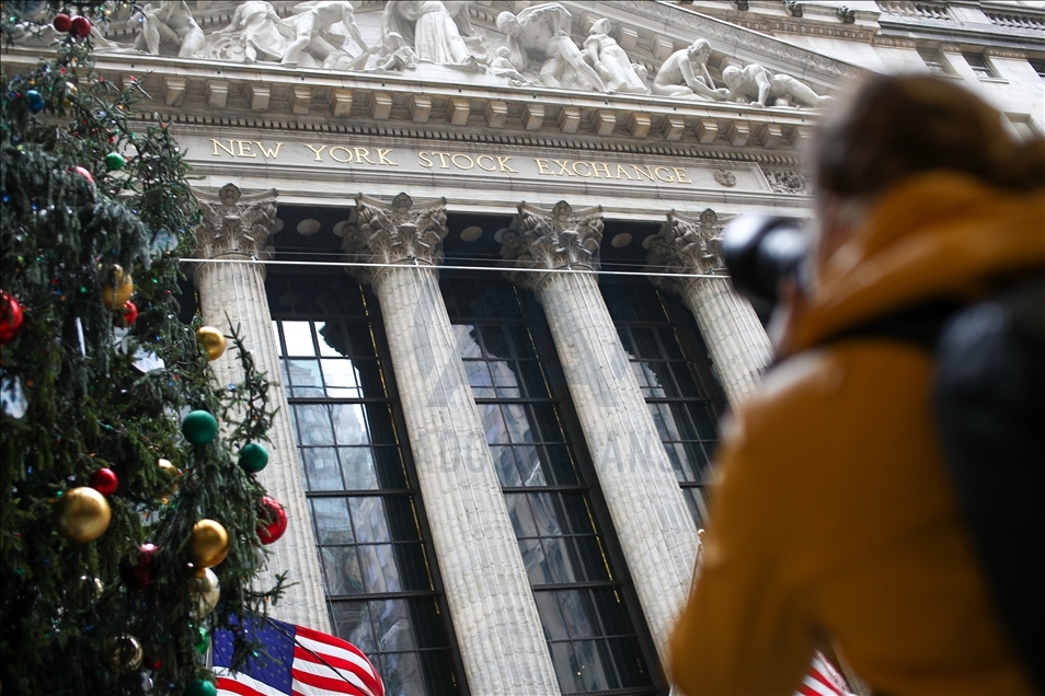 "Wall Street" Noel için dekore edildi