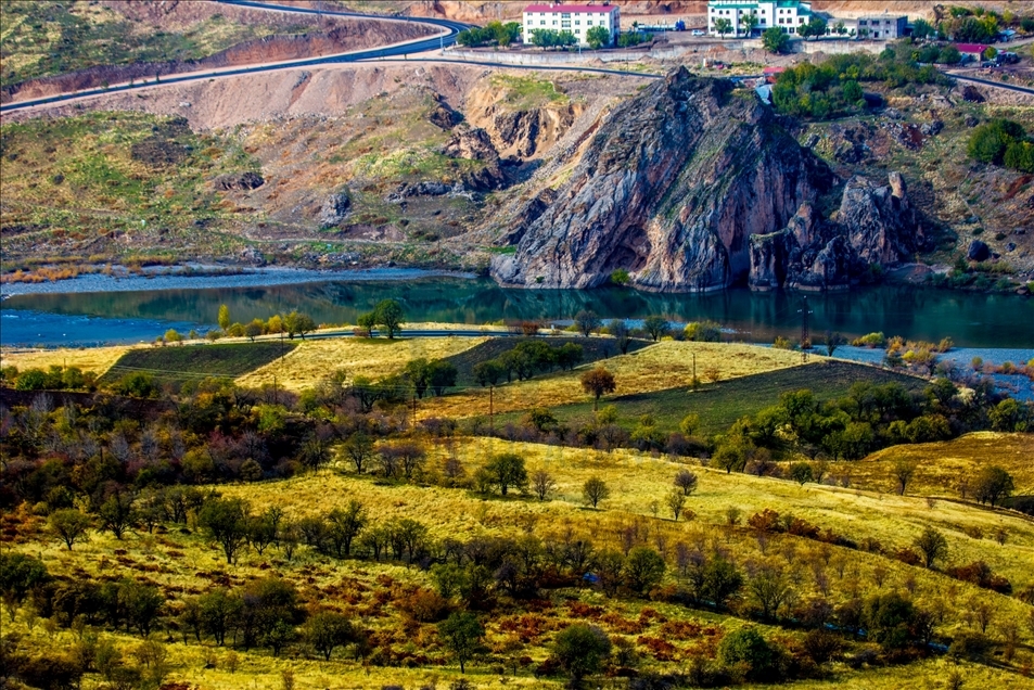 Pemandangan di Elazig, Turki saat musim gugur