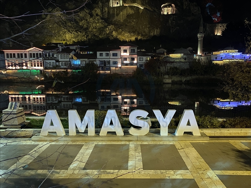 Amasya'da sokağa çıkma kısıtlamasının başlamasıyla sokaklar boş kaldı