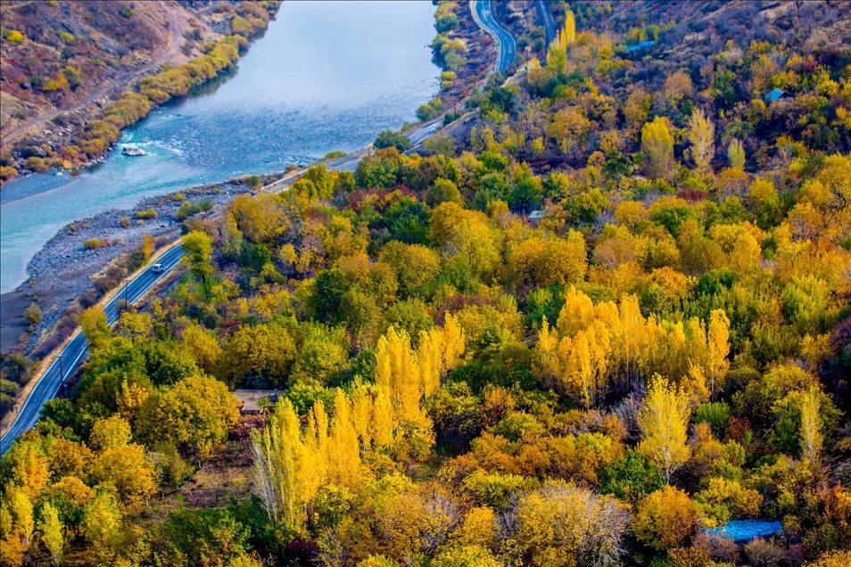 Pemandangan di Elazig, Turki saat musim gugur