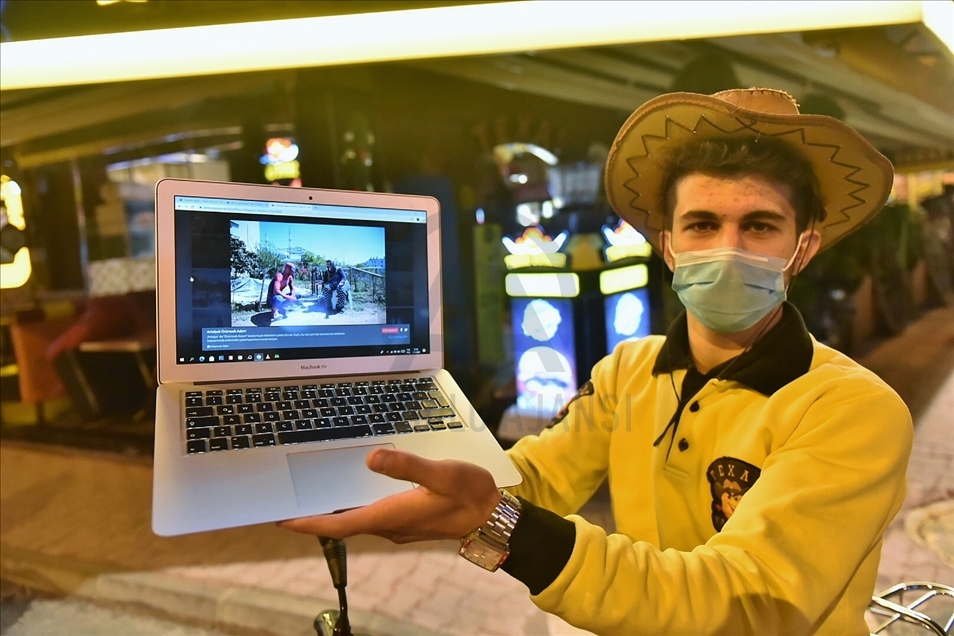Sessiz sokakların nöbetçi paketçileri AA'nın "Yılın Fotoğrafları" oylamasına katıldı