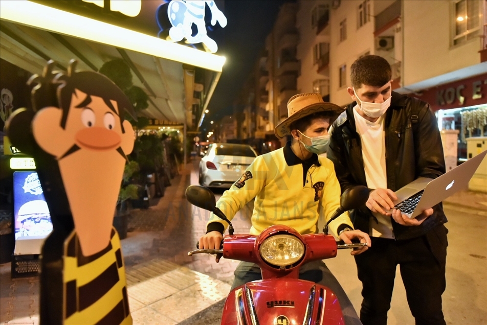 Sessiz sokakların nöbetçi paketçileri AA'nın "Yılın Fotoğrafları" oylamasına katıldı
