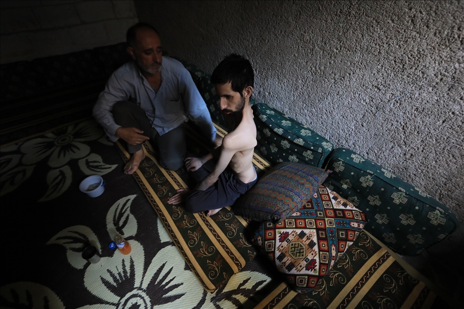 Injured, homeless Syrian youth still awaits help