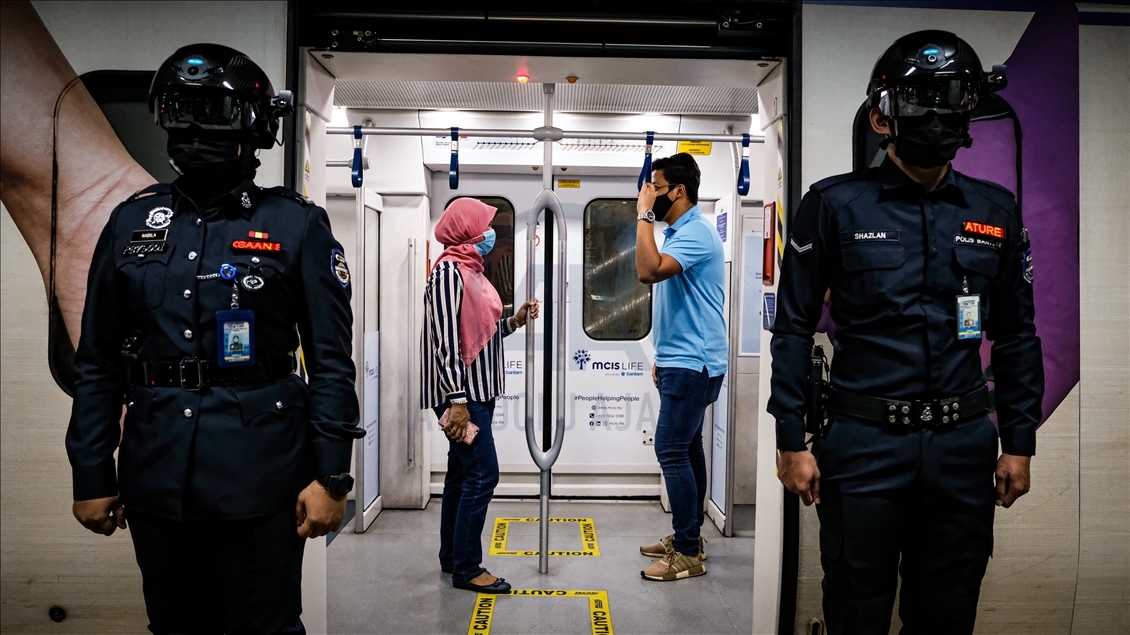 Pemerintah Malaysia buat helm khusus pemindai suhu tubuh