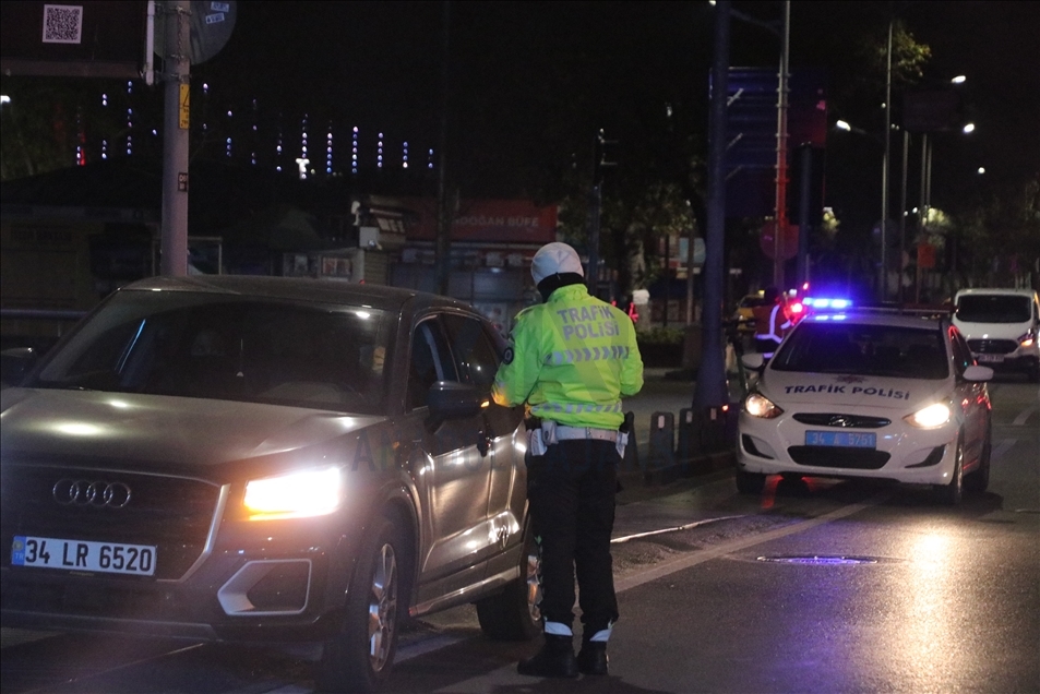 Pemberlakuan jam malam di Istanbul dimulai