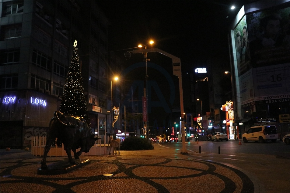 Pemberlakuan jam malam di Istanbul dimulai