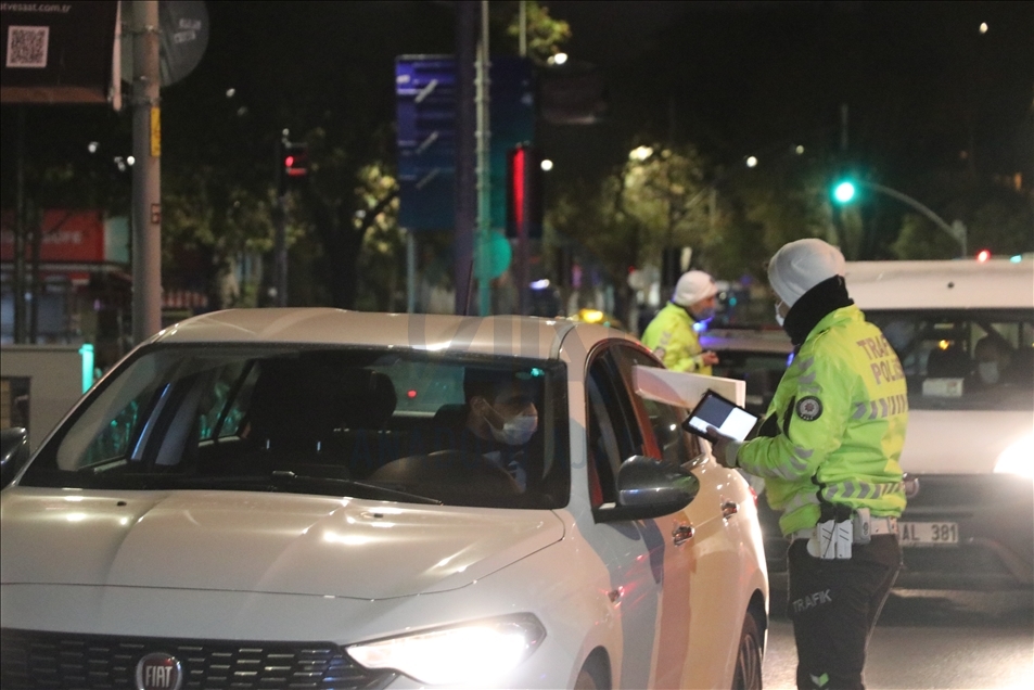 Pemberlakuan jam malam di Istanbul dimulai