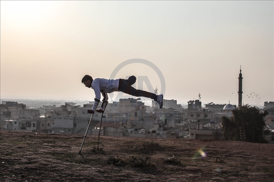 قدم.. شاب سوري يتحدى الإعاقة ويسلك طريق الاحتراف 