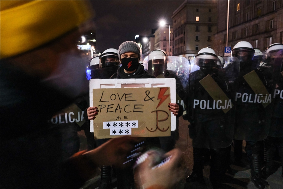 Polonya'da Anayasa Mahkemesinin kürtaj kararının ardından protestolar devam ediyor