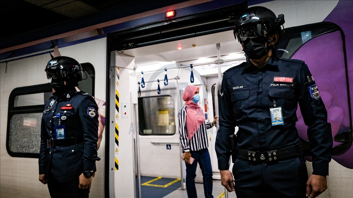 Pemerintah Malaysia buat helm khusus pemindai suhu tubuh