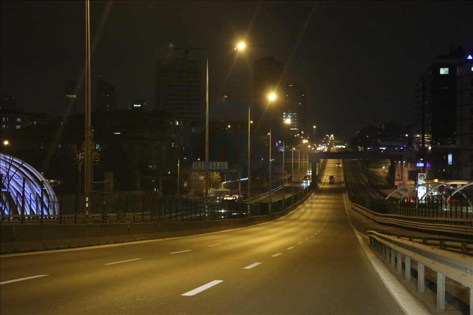 Pemberlakuan jam malam di Istanbul dimulai