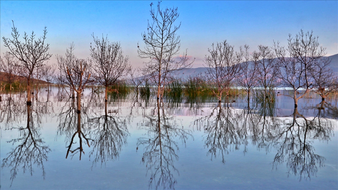 طبیعت خیره کننده دریاچه خزر در استان الازیغ ترکیه 