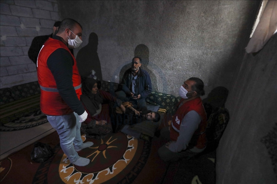 الهلال التركي يساعد شابا سوريا عرضت الأناضول قصة إصابته