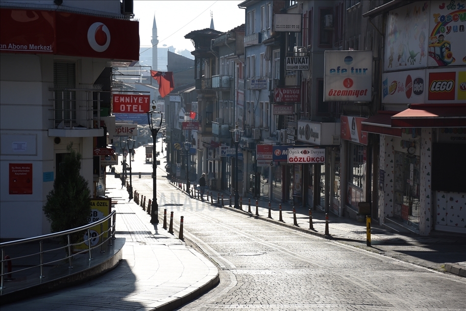Batı Karadeniz'de sokağa çıkma kısıtlamasının başlamasıyla sokaklar boş kaldı