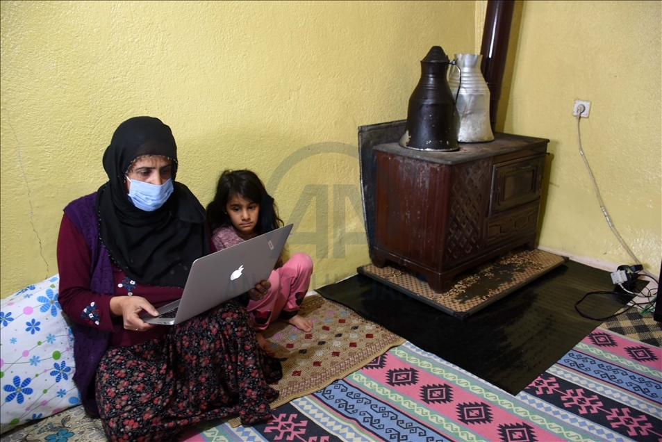 Muşlu kadınlar AA'nın "Yılın Fotoğrafları" oylamasına katıldı