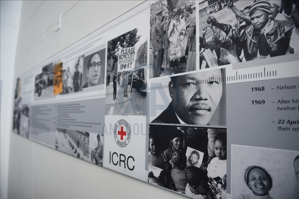  Irk ayrımı ile mücadelenin simge ismi Mandela