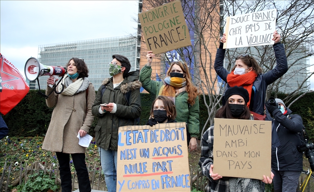 Brüksel'de ırkçılık ve polis şiddeti protesto edildi 
