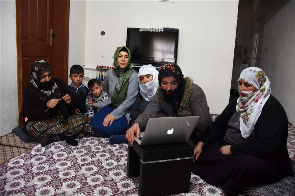 Muşlu kadınlar AA'nın "Yılın Fotoğrafları" oylamasına katıldı
