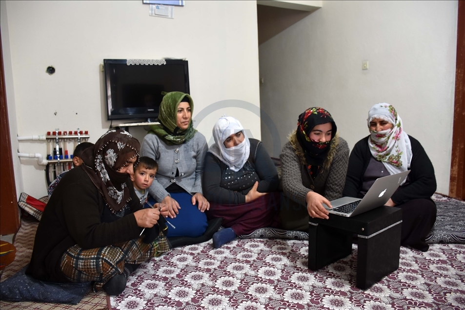 Muşlu kadınlar AA'nın "Yılın Fotoğrafları" oylamasına katıldı