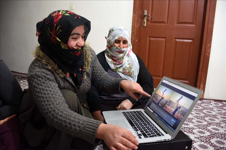 Muşlu kadınlar AA'nın "Yılın Fotoğrafları" oylamasına katıldı