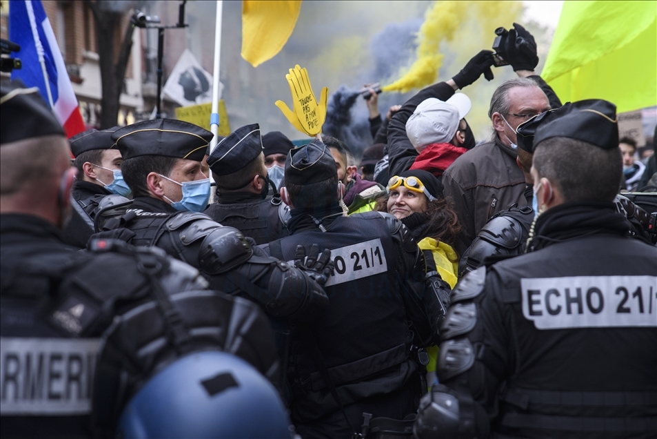 March over police violence and security bill turn violent in Paris ...