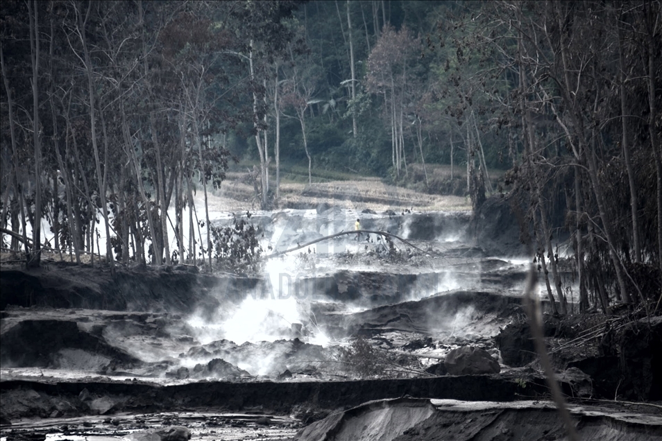 MOUNT SEMERU ERUPTION