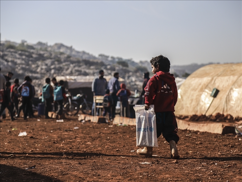 Idlib: Sirijska djeca nastavu pohađaju u neuslovnim šatorima u izbjegličkom kampu 