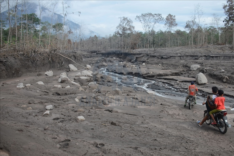 MOUNT SEMERU ERUPTION