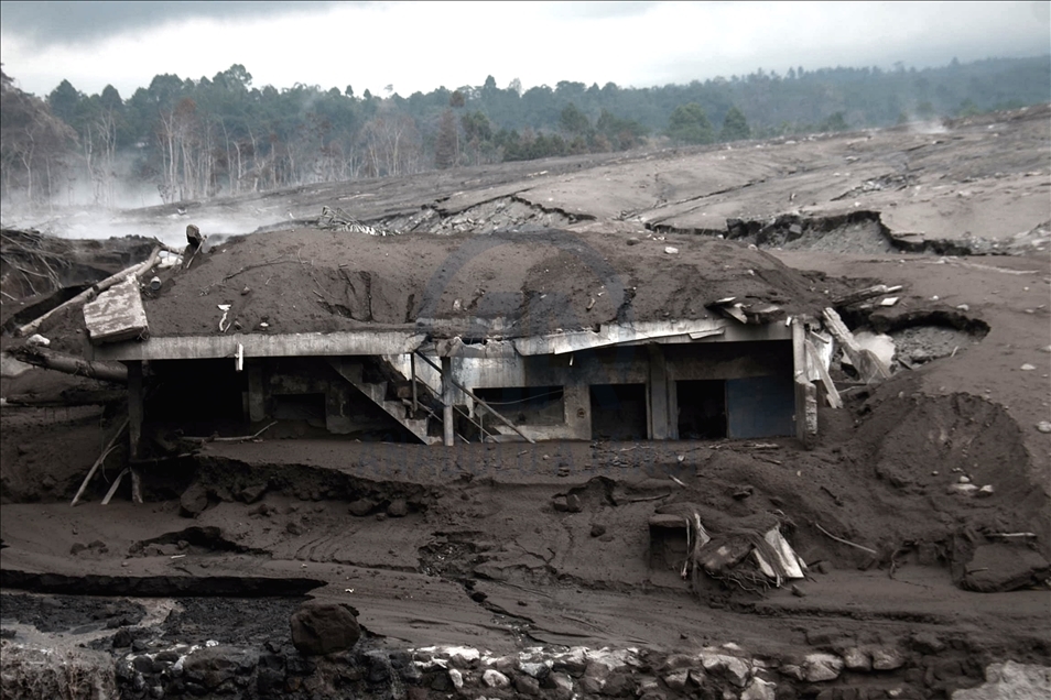 MOUNT SEMERU ERUPTION