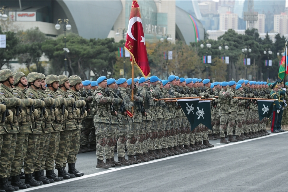 Azerbaycan'da Zafer Geçidi Töreni