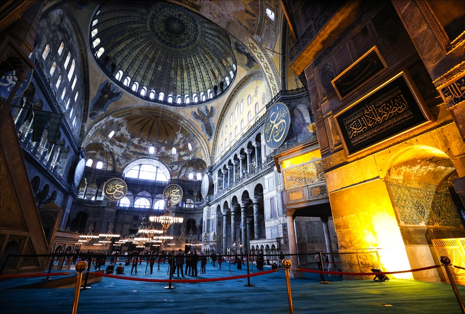 Cumhurbaşkanı Erdoğan Ayasofya Camisi'ne hat tablosu bağışladı