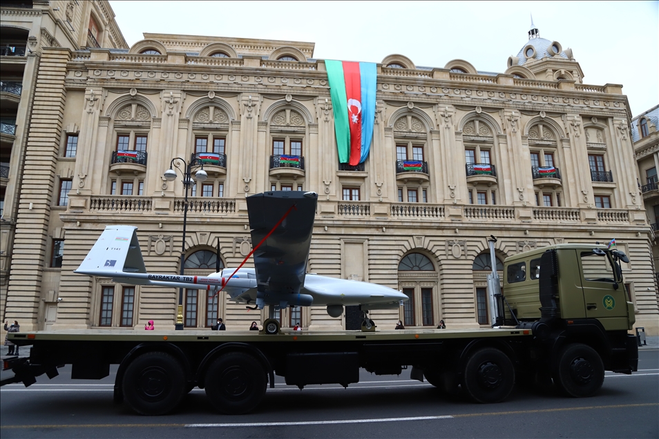 Azerbaycanlılar yarın yapılacak askeri geçit törenini sabırsızlıkla bekliyor 