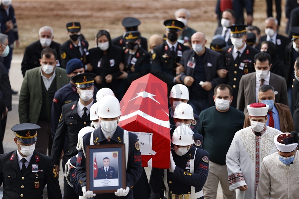 Şehit jandarma yüzbaşı Yasin Kurt, son yolculuğuna uğurlandı