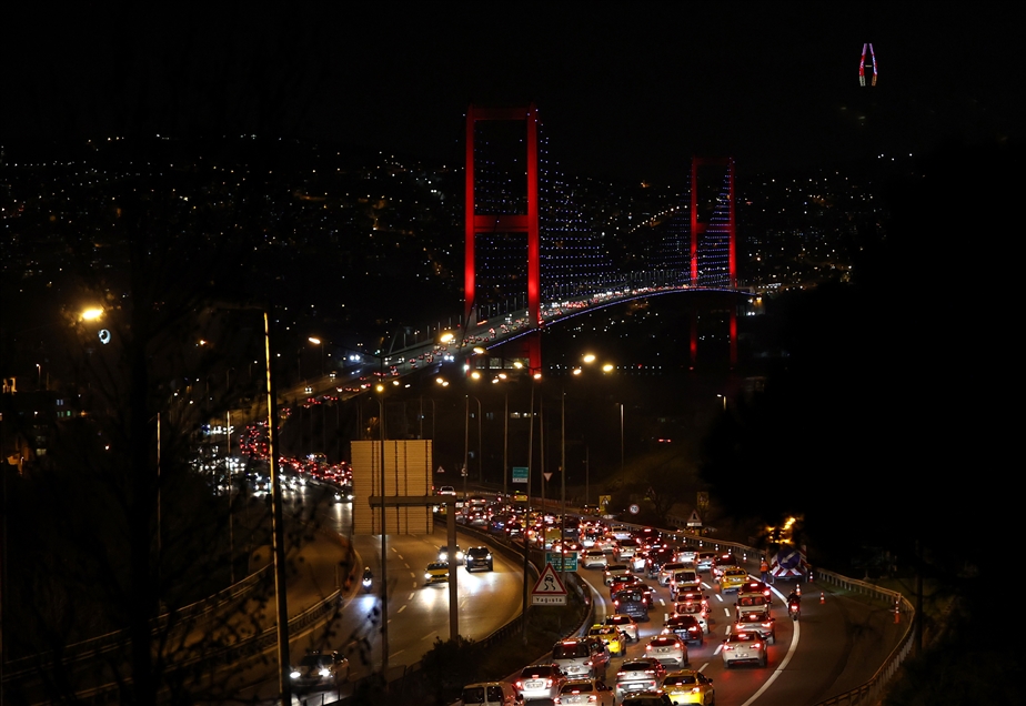 İstanbul'da sokağa çıkma kısıtlaması öncesinde trafik yoğunluğu