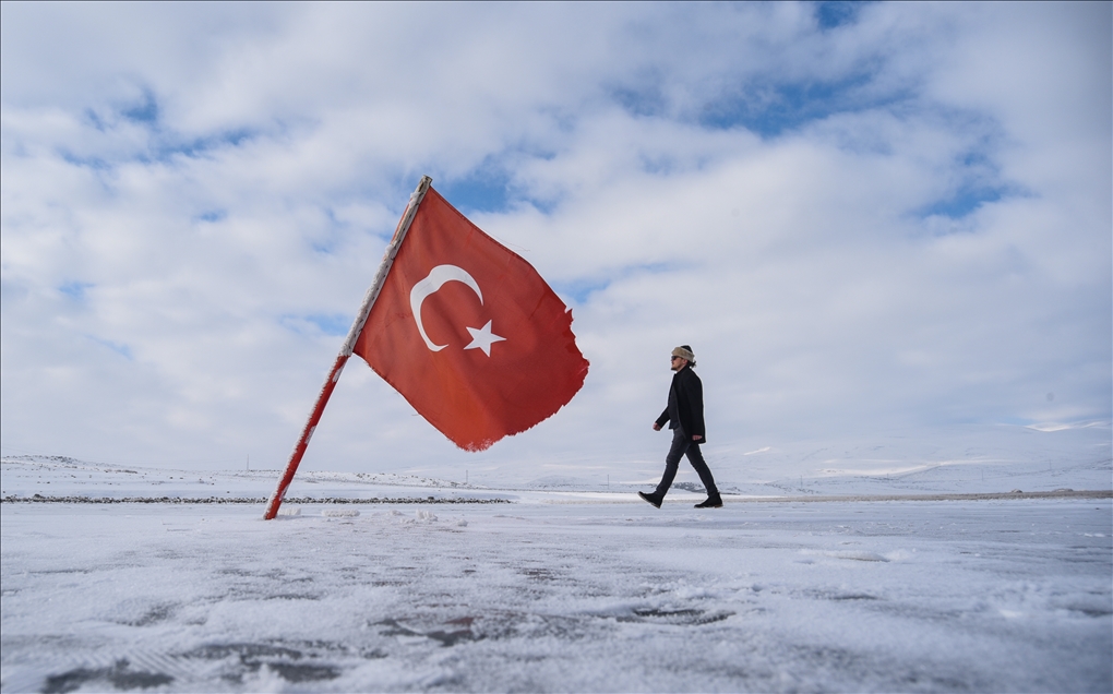 Beyaz örtüyle kaplanan Kars'ta güzel manzaralar oluştu