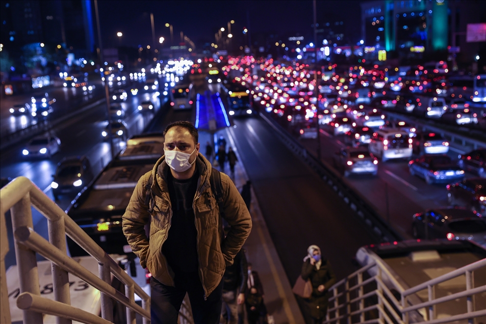 İstanbul'da sokağa çıkma kısıtlaması öncesinde trafik yoğunluğu arttı