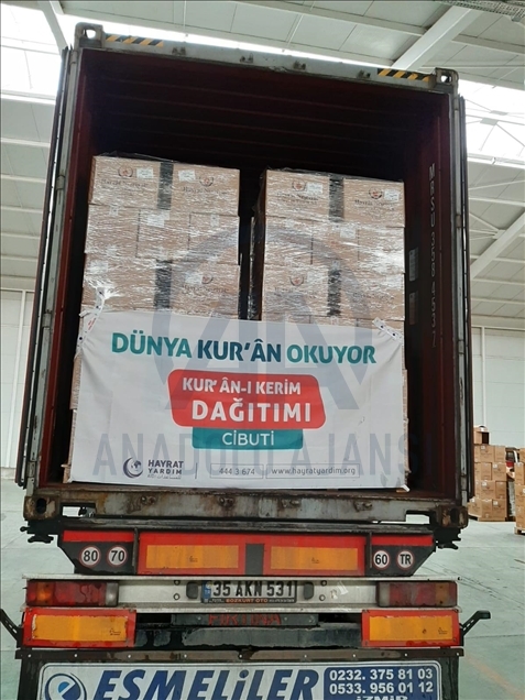 İzmir'den Cibuti'ye 30 bin Kur'an-ı Kerim gönderildi