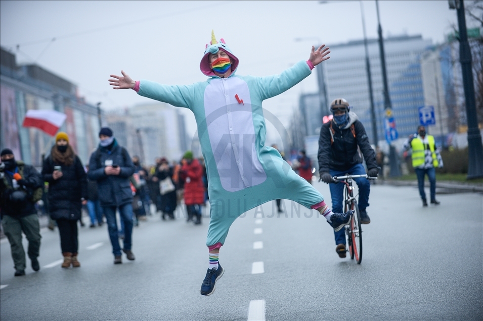 Poland's pro democratic protests continue despiste COVID 19 crisis