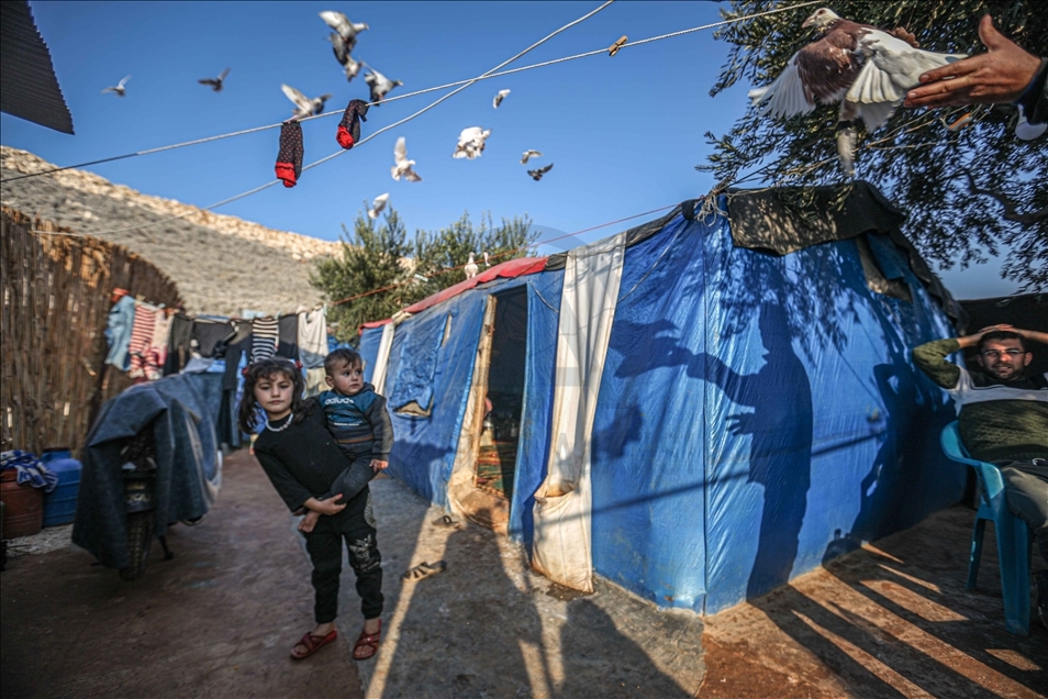 سوريا.. نازحو "مدن الطين" يطالبون بتحويلها لأماكن صالحة للعيش