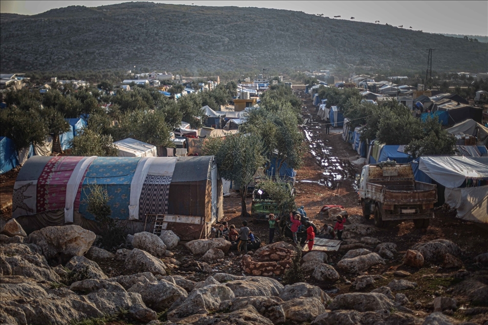 سوريا.. نازحو "مدن الطين" يطالبون بتحويلها لأماكن صالحة للعيش