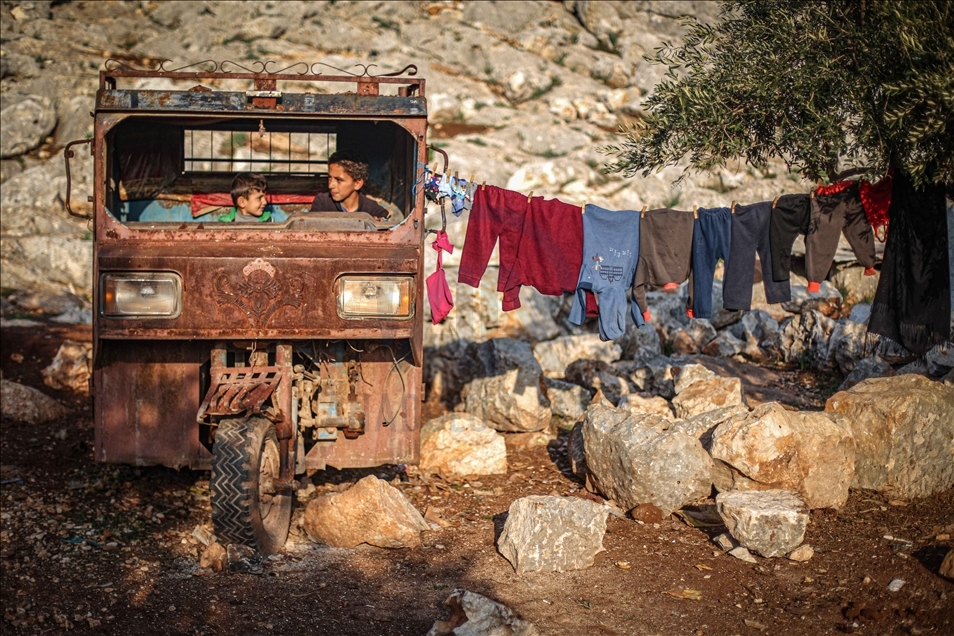 سوريا.. نازحو "مدن الطين" يطالبون بتحويلها لأماكن صالحة للعيش